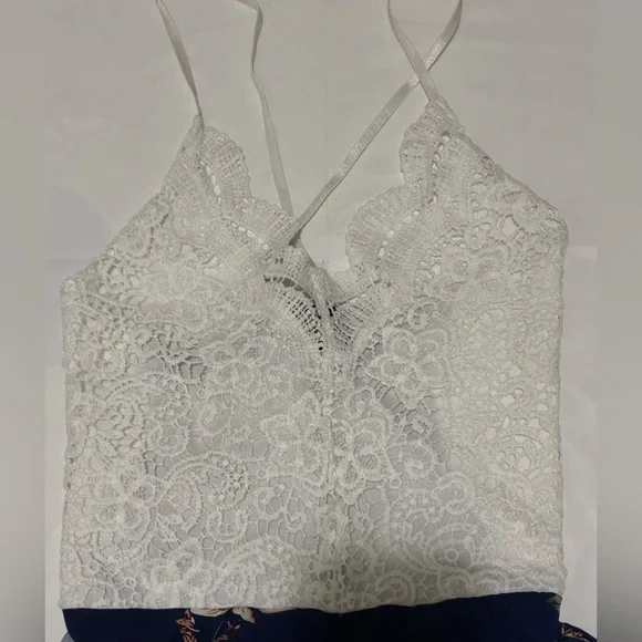 LACE FLORAL ROMPER - Picture 2 of 8